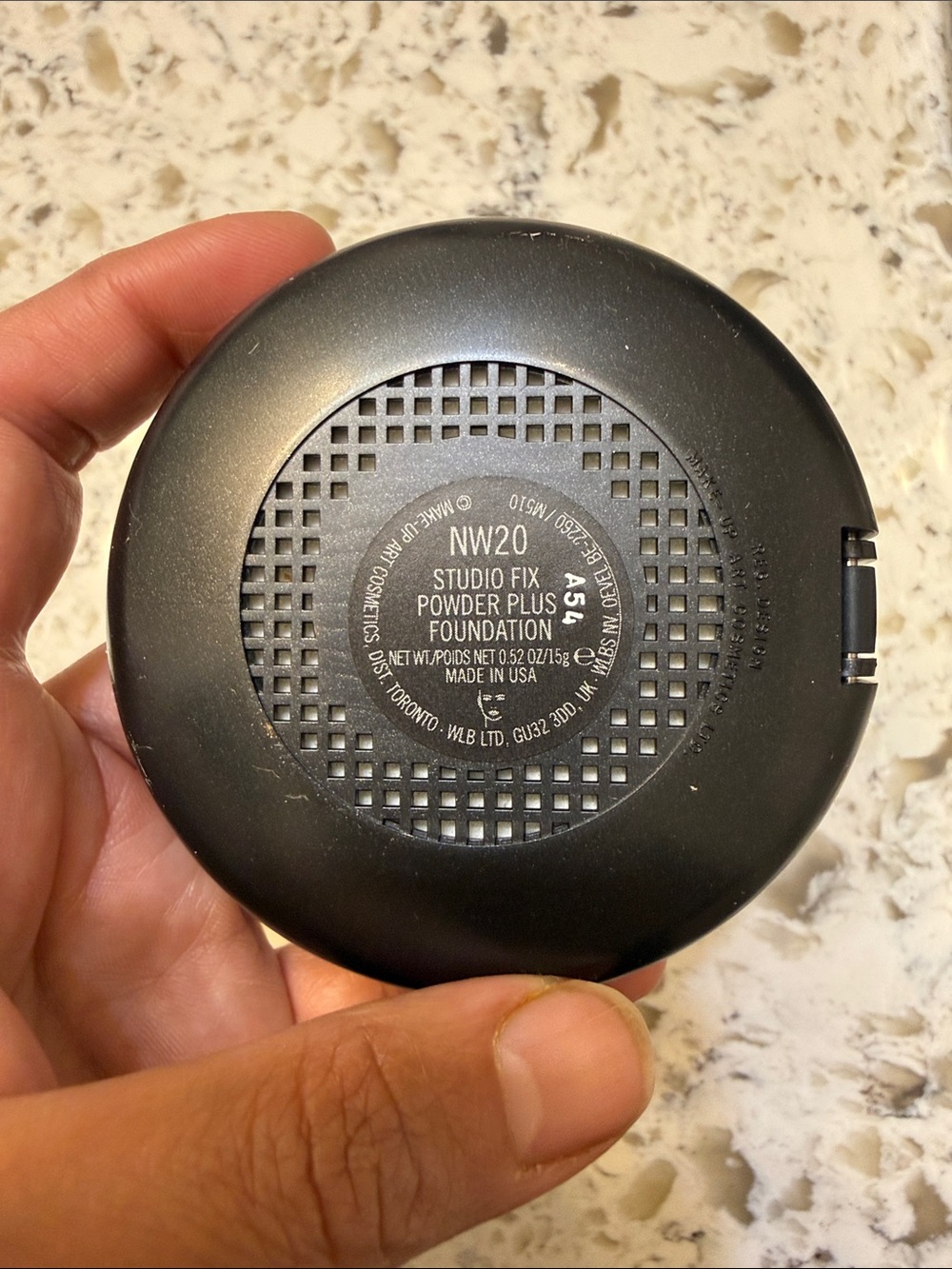 Rae and original MAC Cosmetics Studio Fix Powder Plus Foundation NW20 - Picture 3 of 3